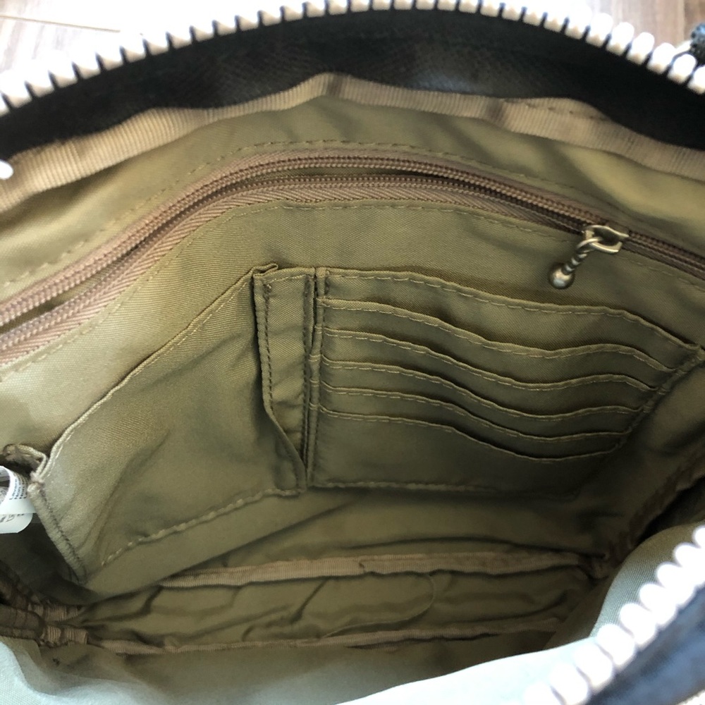 Baggallini Crossbody - Picture 4 of 7